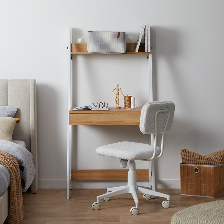 MakeUp Table by Mocka Style Sourcebook