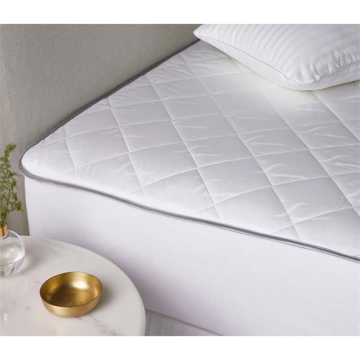 Accessorize Premium Australian Wool Mattress Protector, Queen by